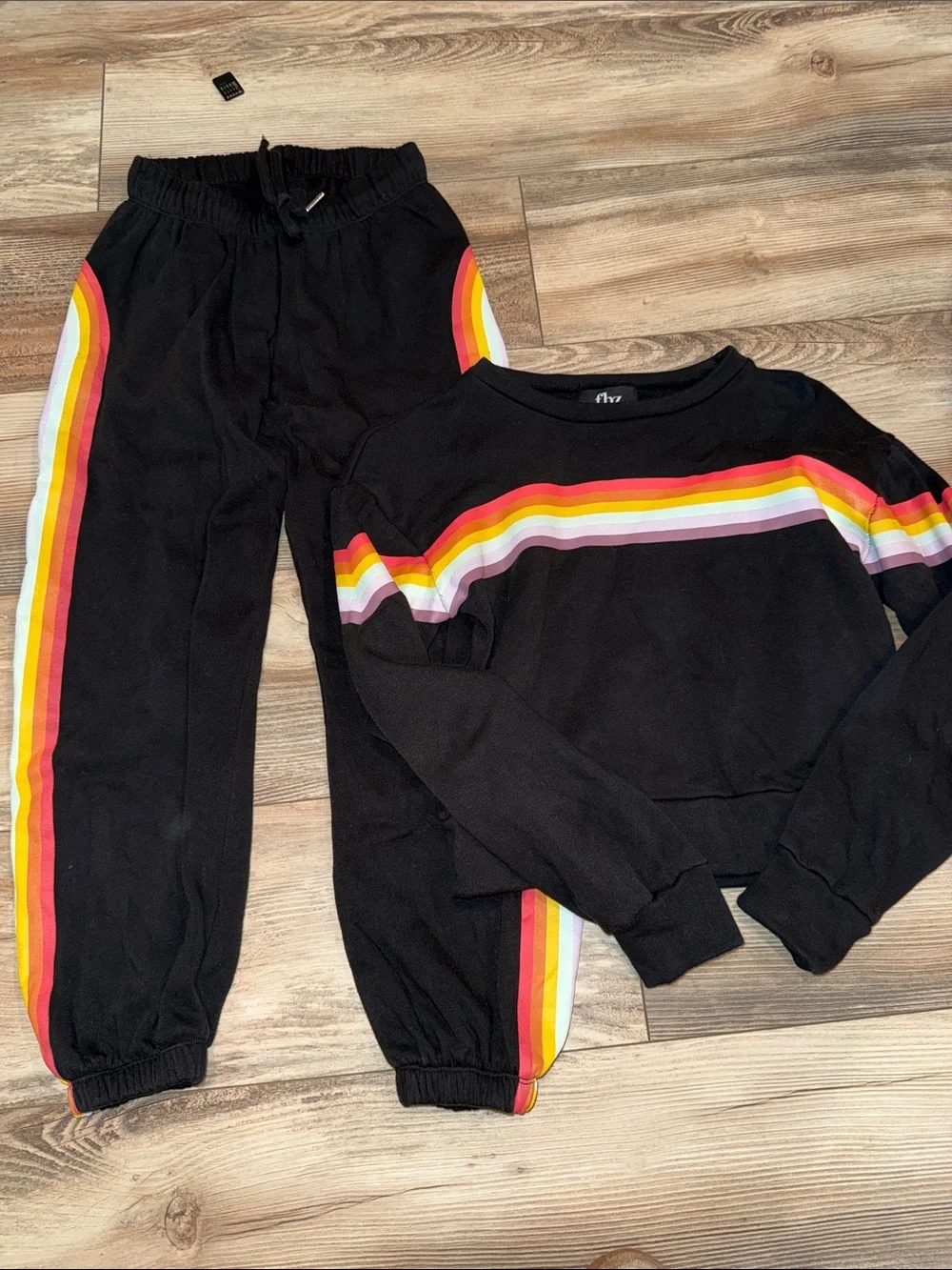 Black Rainbow Stripe Kids Sweatshirt & Joggers Set size large(10/12)